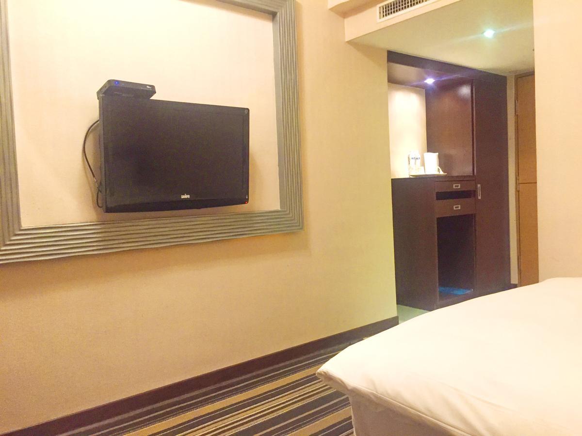 Country Garden Hotel Chiayi City Exterior photo