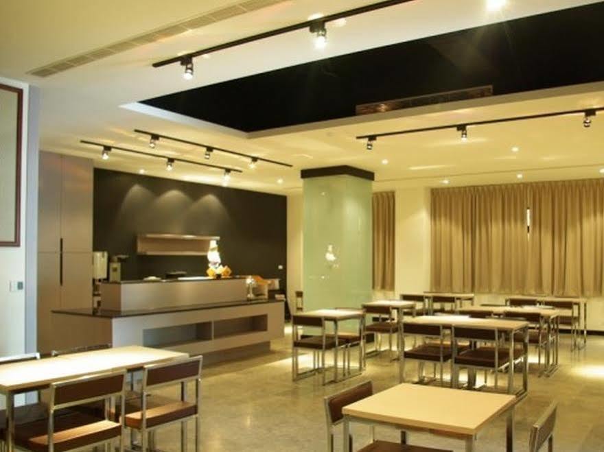 Country Garden Hotel Chiayi City Exterior photo
