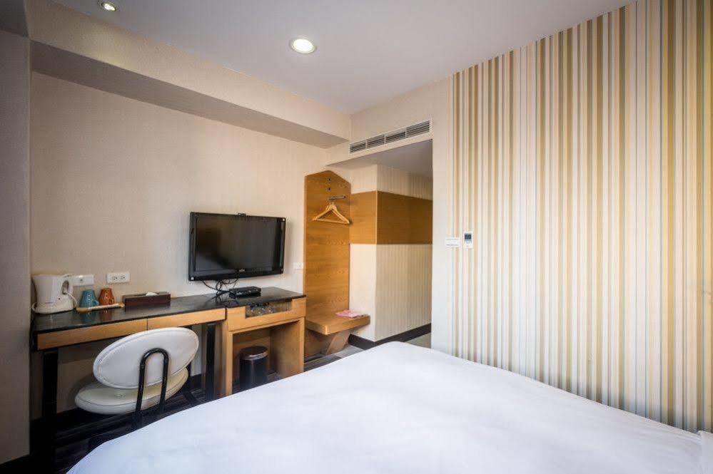 Country Garden Hotel Chiayi City Exterior photo